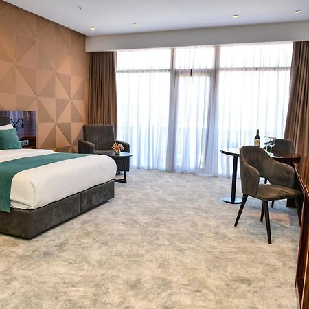 Hotel Monarch Батуми Екстериор снимка