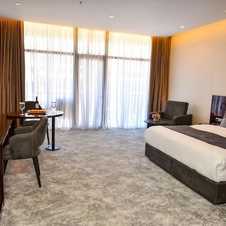 Hotel Monarch Батуми Екстериор снимка