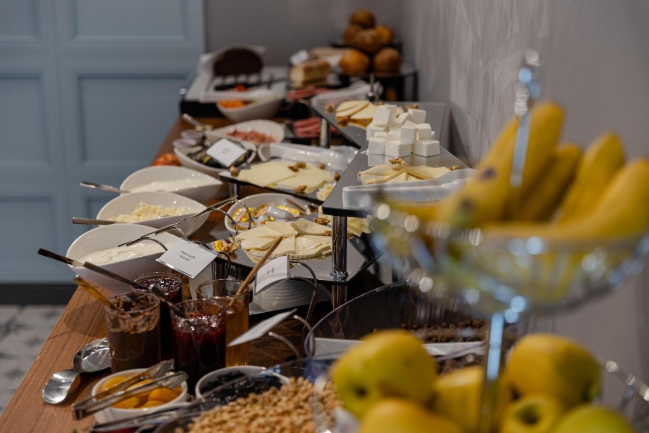Hotel Monarch Батуми Екстериор снимка