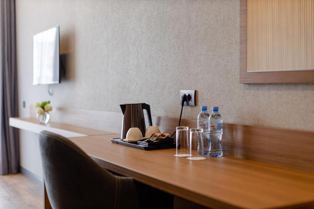 Hotel Monarch Батуми Екстериор снимка