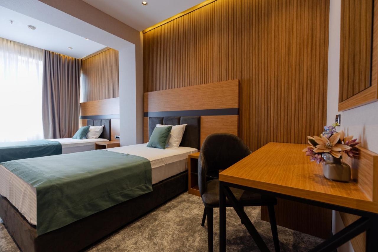 Hotel Monarch Батуми Екстериор снимка