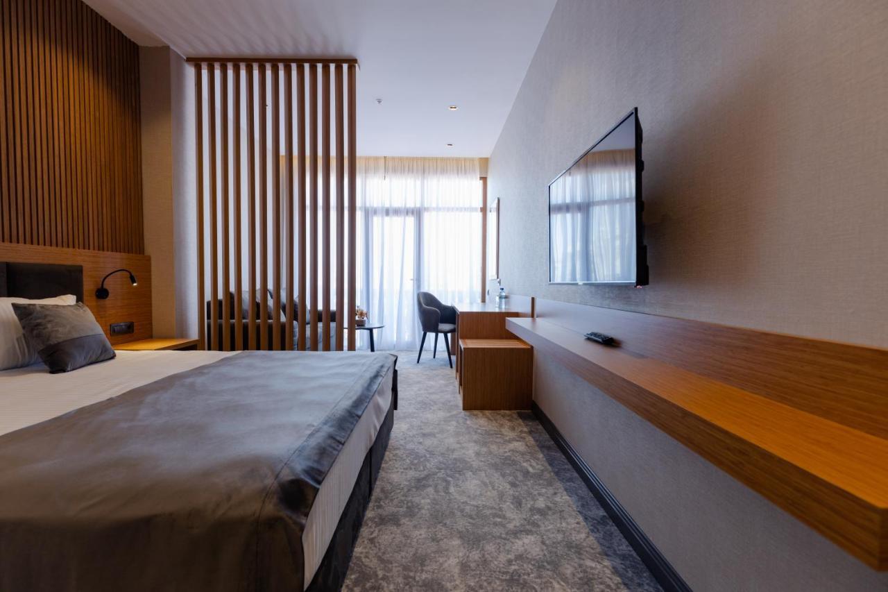 Hotel Monarch Батуми Екстериор снимка