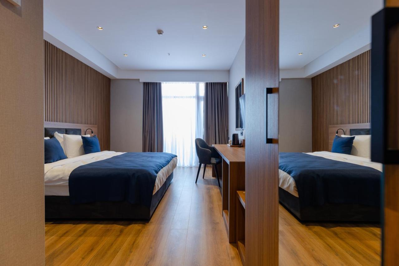 Hotel Monarch Батуми Екстериор снимка