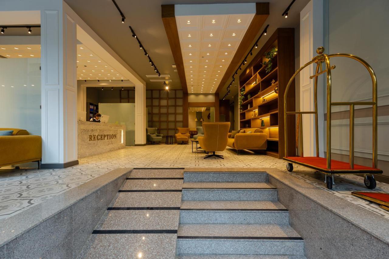 Hotel Monarch Батуми Екстериор снимка