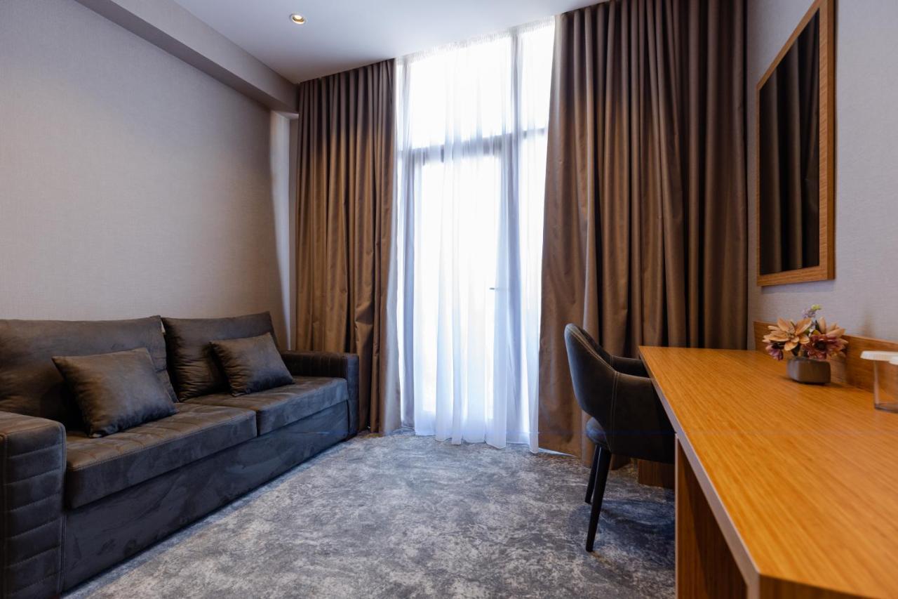 Hotel Monarch Батуми Екстериор снимка