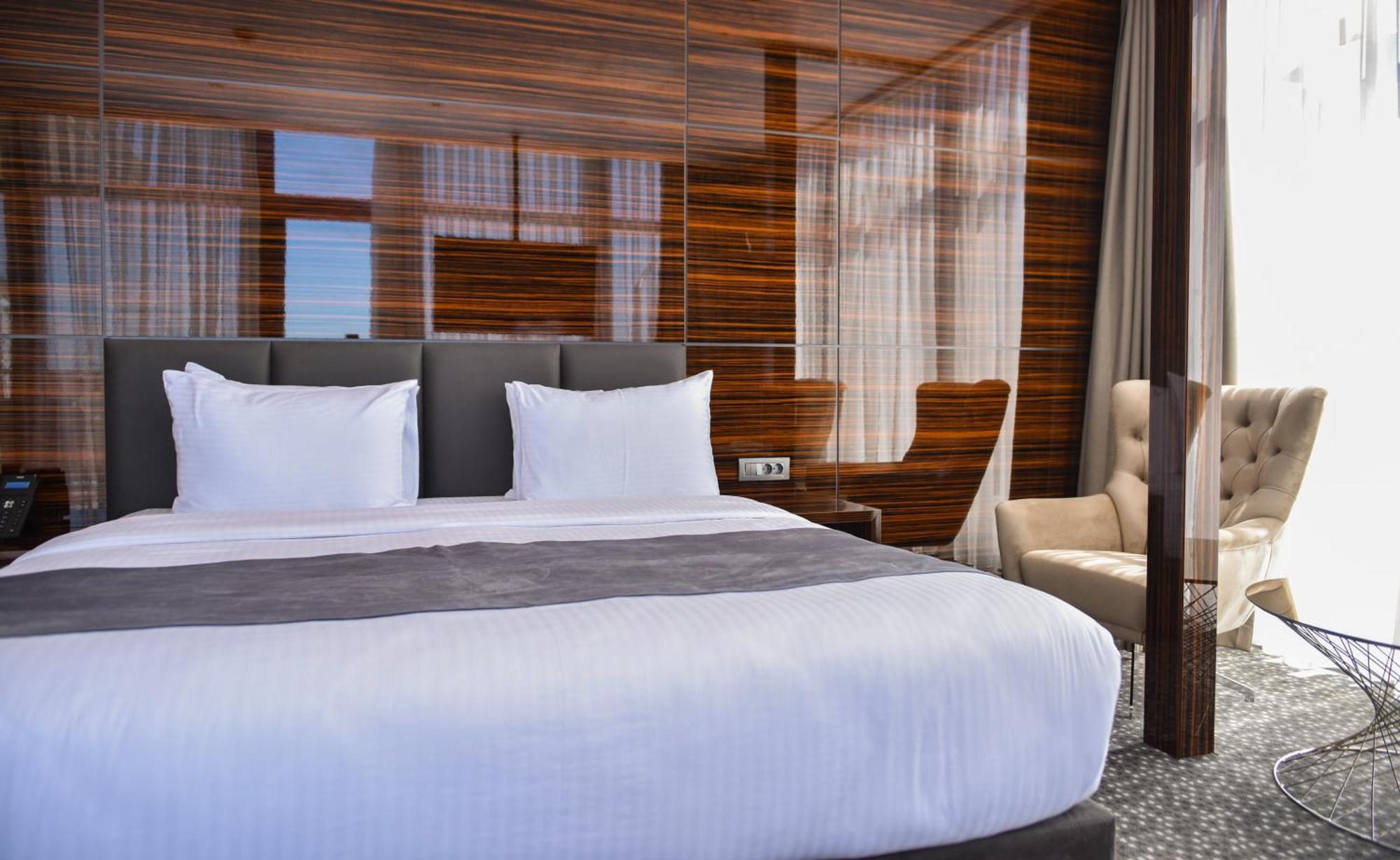 Hotel Monarch Батуми Екстериор снимка
