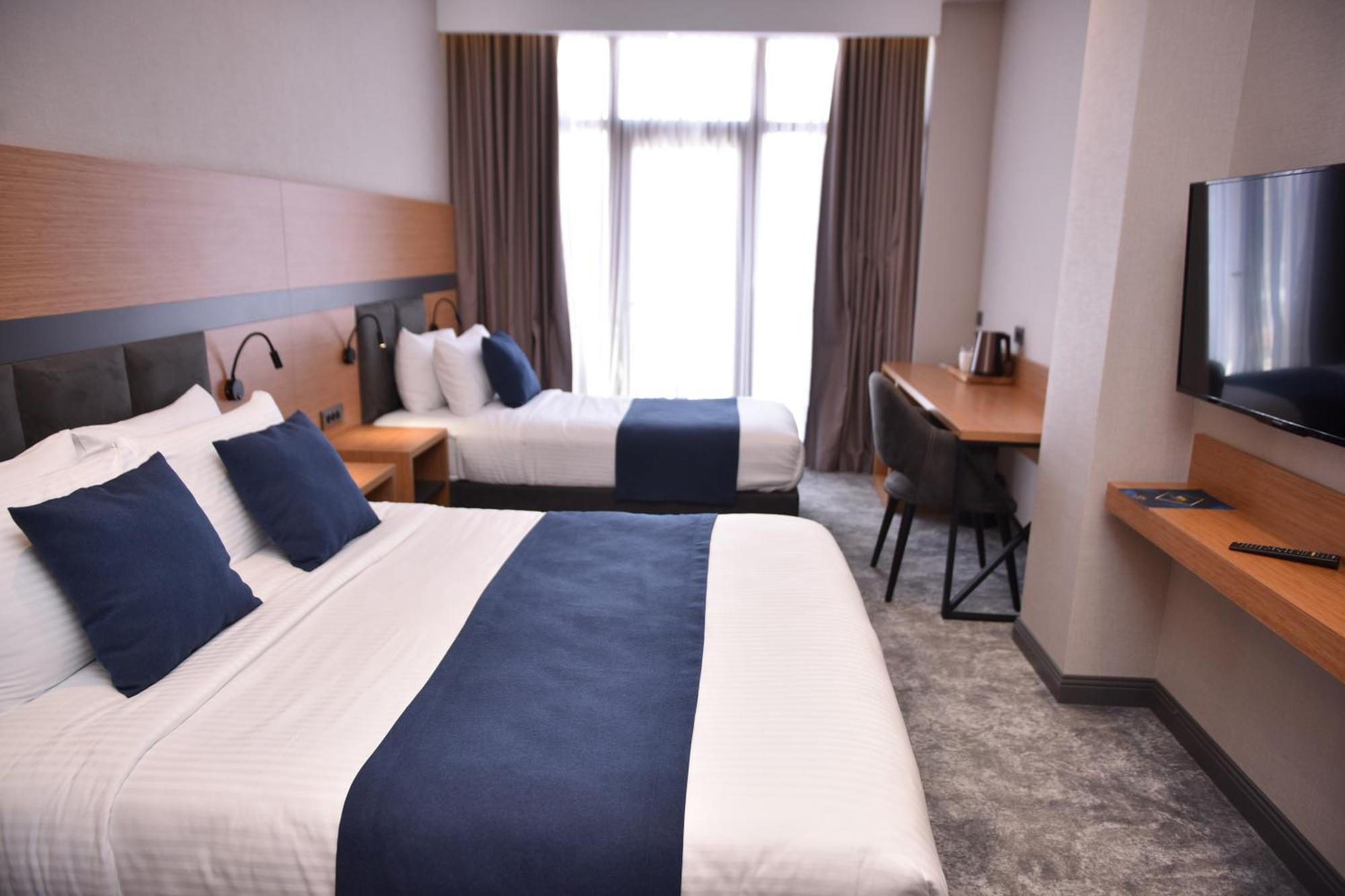 Hotel Monarch Батуми Екстериор снимка