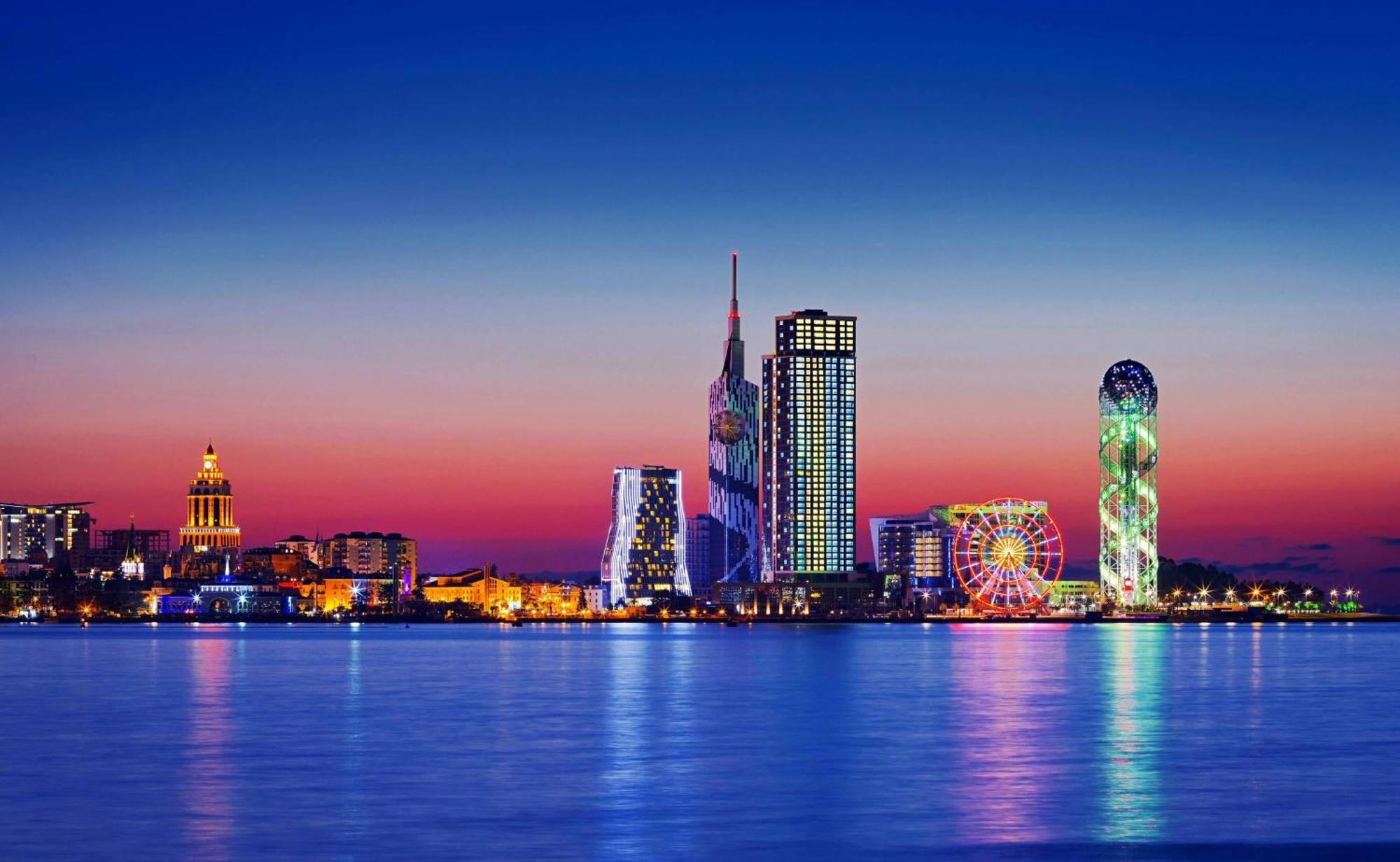 Hotel Monarch Батуми Екстериор снимка