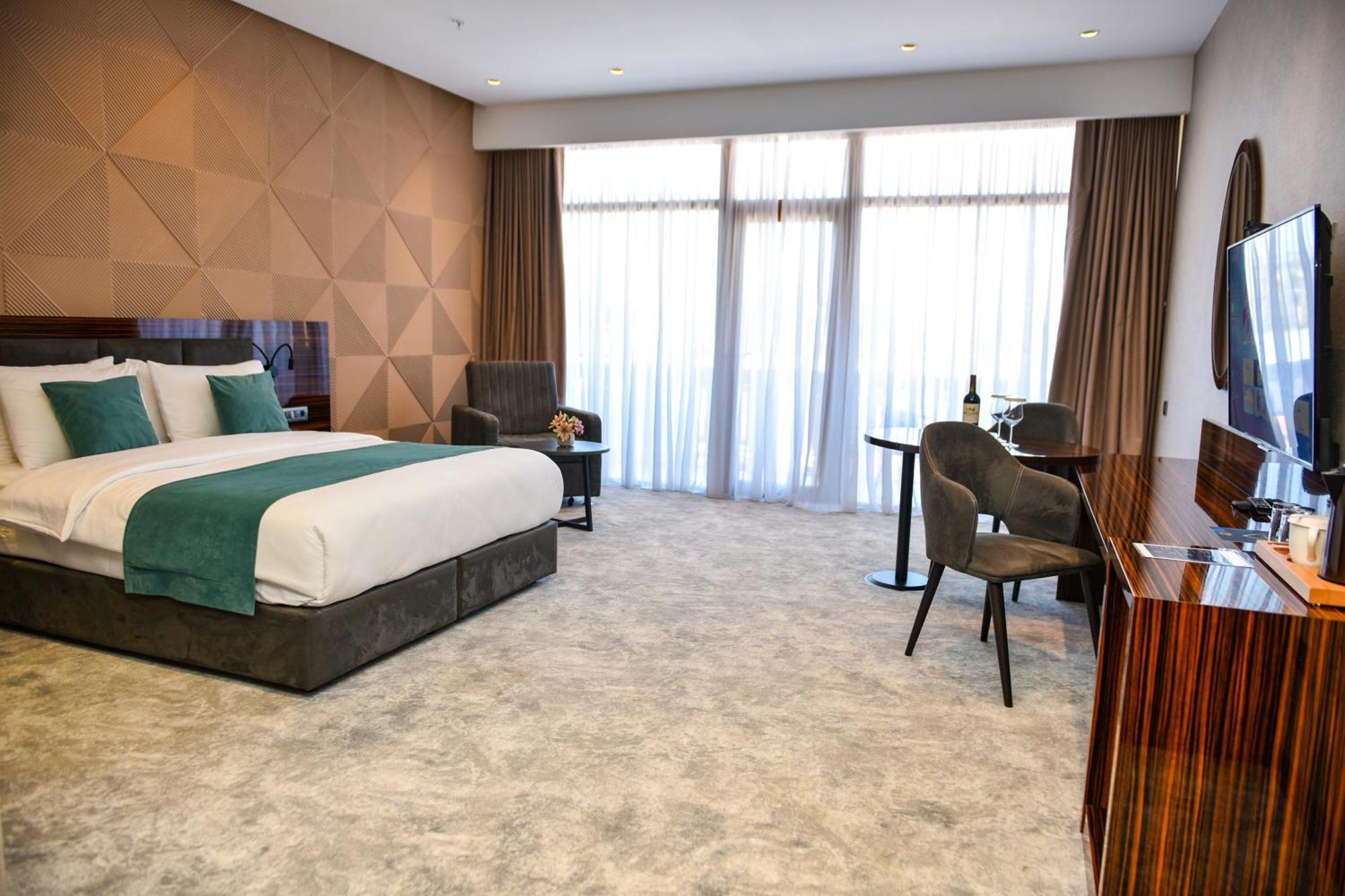 Hotel Monarch Батуми Екстериор снимка